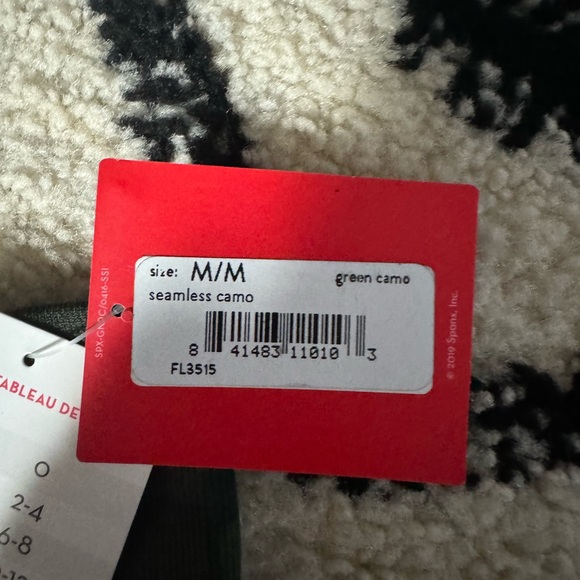Spanx. Seamless Camo leggings. Color: green camo. Size:M - Picture 2 of 3